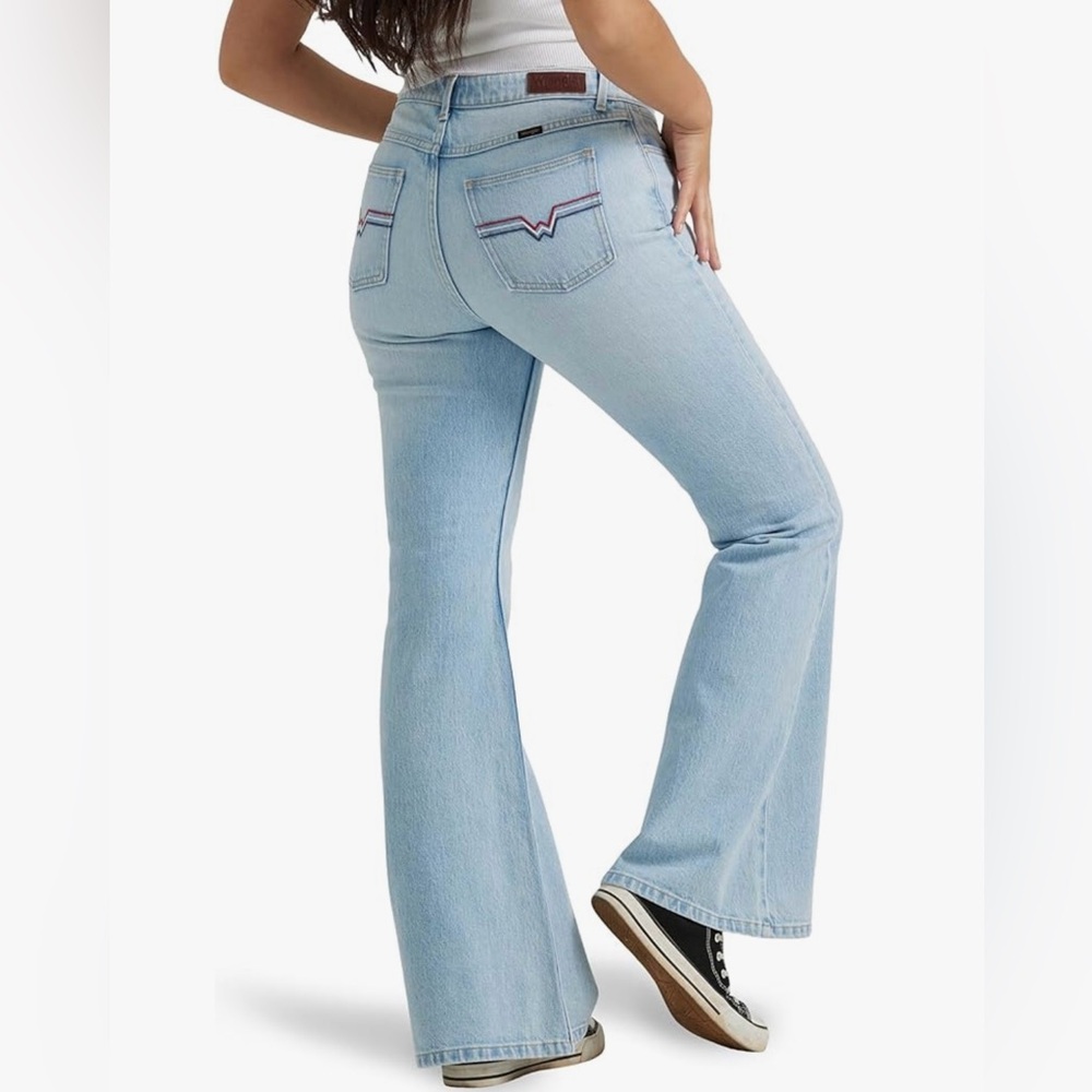 NWT! Wrangler Retro Y2K Light Wash High Rise Flared Curve-Hugging Jeans 4/27x34 - Picture 3 of 8